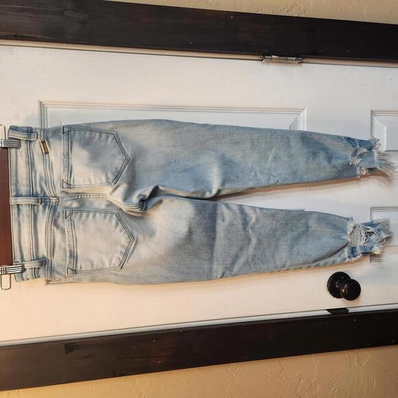 KanCan Women's Light Wash Skinny Jeans with Frayed Hem- 0/23 - Picture 3 of 9